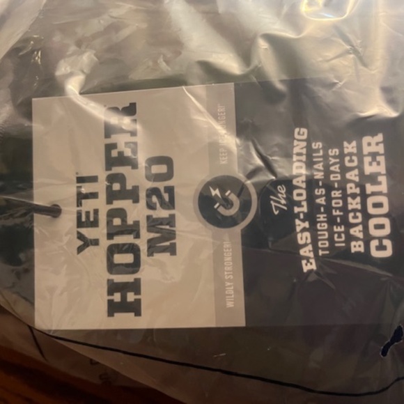 YETI HOPPER M20 BACKPACK SOFT COOLER - NWT - GREEN / BLACK / OLIVE - Picture 3 of 4